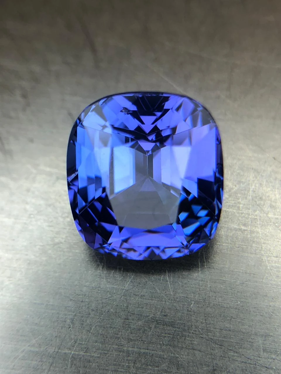 Tanzanite 5.3 carat, AA Grade in Step Cushion Cut — view 10